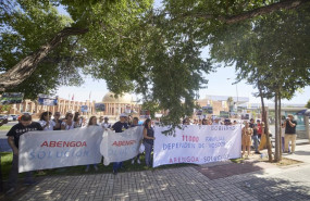 ep concentracion de trabajadores de abengoa a las puertas de fibes durante la reunion de la junta de