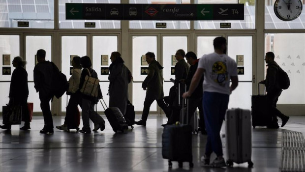 ep decenas de personas con maletas en la estacion puerta de atocha almudena grandes a 11 de abril de ep decenas de personas con maletas en la estacion puerta de atocha almudena grandes a 11 de abril de
