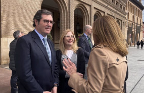 ep el presidente de la ceoe antonio garamendi conversa con la alcaldesa de zaragoza natalia chueca