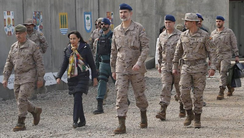 ep el rey y la ministra de defensa margarita robles en una visista a besmayah irak en junio de 2019