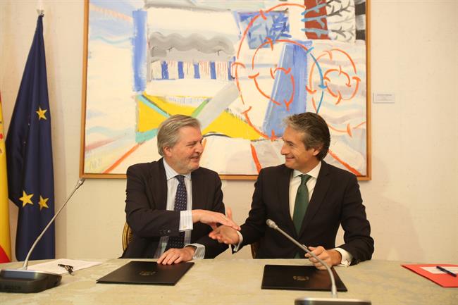 Íñigo de la Serna e Íñigo Méndez de Vigo firman un convenio | EUROPA PRESS ep inigola serna e inigo mendezvigo firmanconvenio