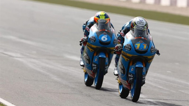 ep los pilotos de moto3 ryusei yamanaka izquierda y sergio garcia dols derecha del estrella galicia