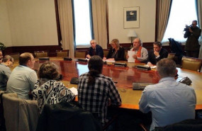 ep reunion de diputados del psoe con el comite de empresa de la planta de alcoa en san ciprian en el