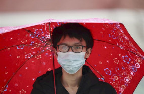 ep un transeunte con mascarilla por el coronavirus