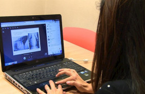 ep una alumna de la universidad ceu cardenal herrera de valencia siguiendo las clases por internet