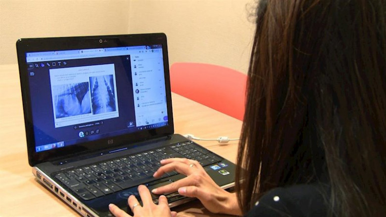 ep una alumna de la universidad ceu cardenal herrera de valencia siguiendo las clases por internet ep una alumna de la universidad ceu cardenal herrera de valencia siguiendo las clases por internet