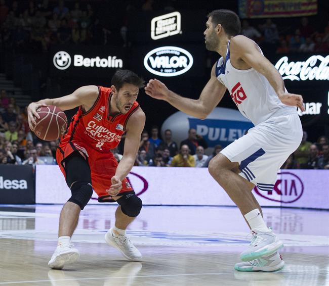 Van Rossom y Reyes en el Valencia-Real Madrid | ACB PHOTO//M.A. POLO ep van rossomreyesvalencia-real madrid