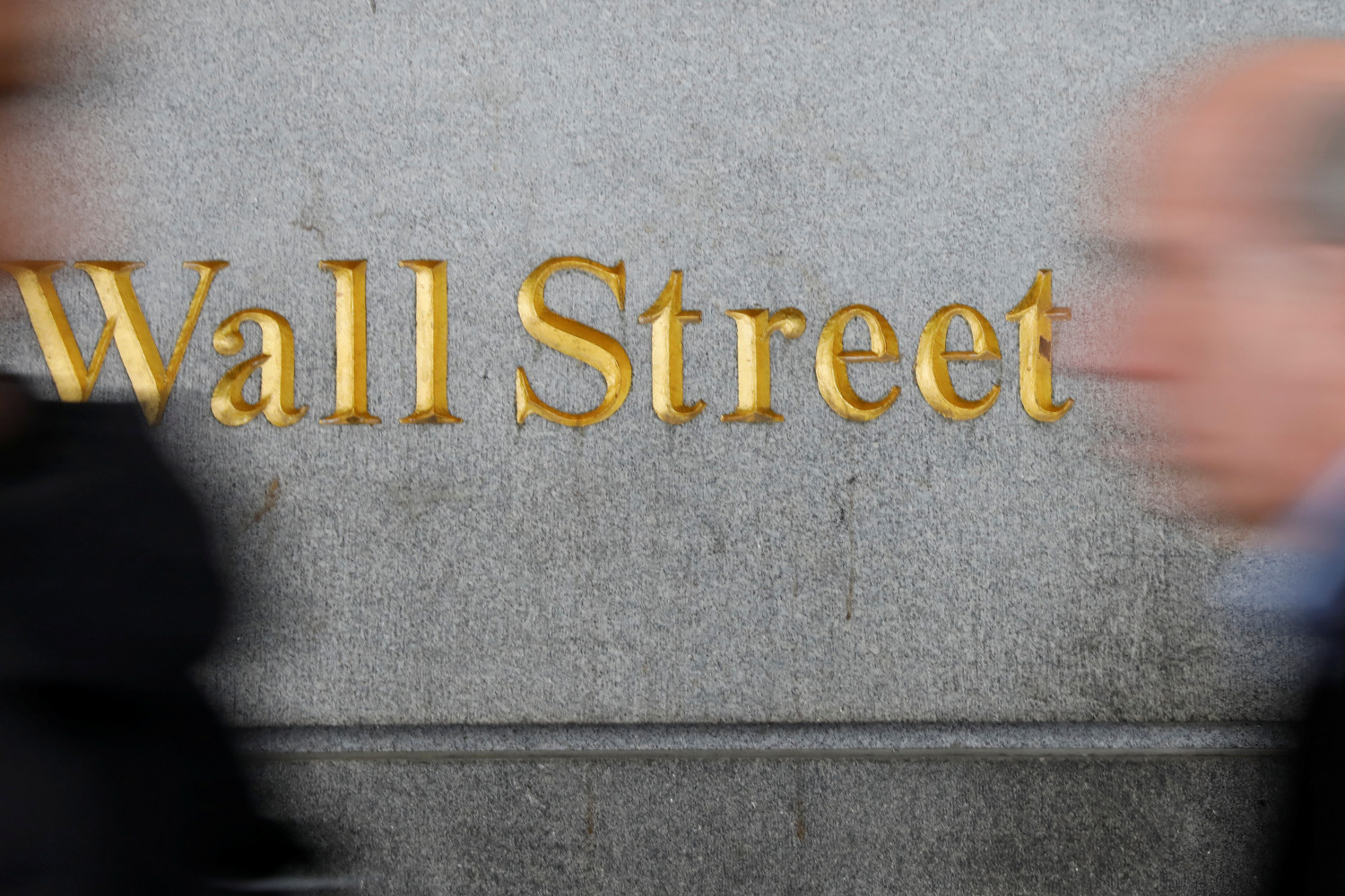 Wall Street cierra con tímidas alzas pese a los datos de empleo